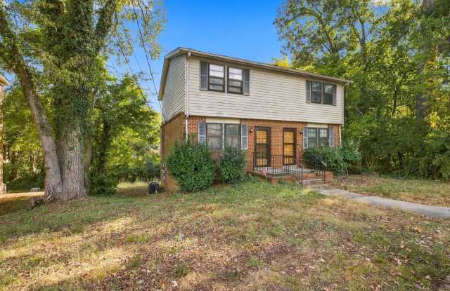 Awesome 2-bedroom, 1.5-bathroom duplex in charming Donelson! Gallery 3
