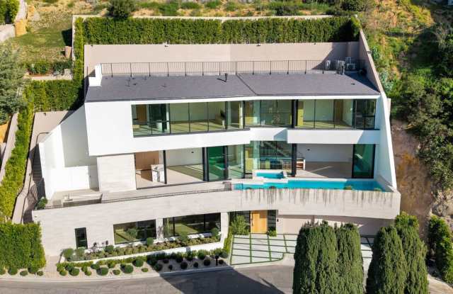 8765 Hollywood Boulevard photos photos