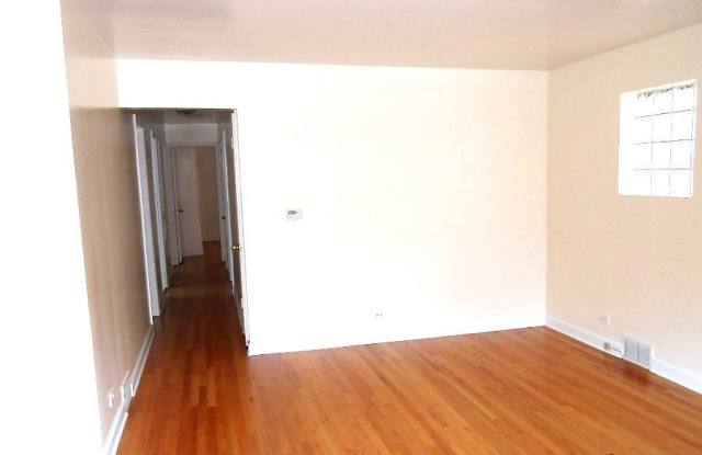 5534 N Campbell Avenue Gallery 4