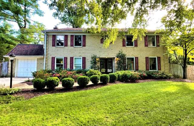 Luxury 5 bed, 3.5 bath with Pool! photos photos