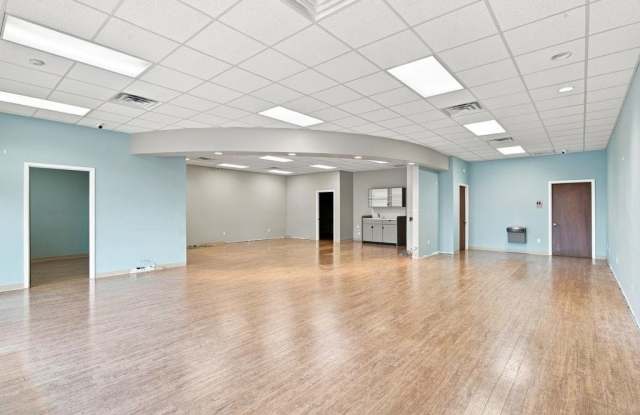 2640 Country Club Road Suite 150 Gallery 3
