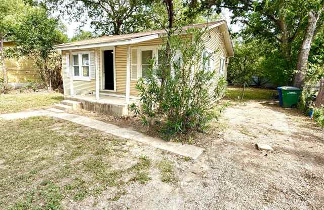 Charming Cottage Retreat with Fenced Yard! Gallery 3