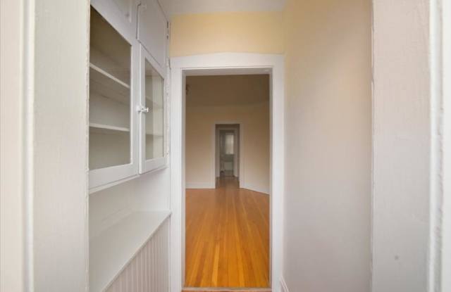 735 Hinman Avenue Gallery 4