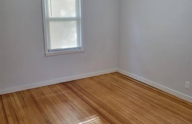 410 MORSE AVE Gallery 4