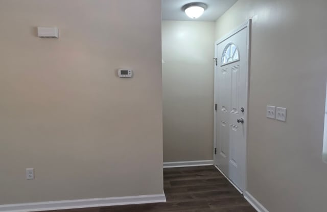 Newly Renovated Townhome in Towne Park Villas Gallery 3