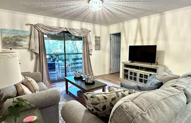 Close to Beach, Shopping, Restaurants! Fully Furnished, Ground Floor, 2/2 photos photos