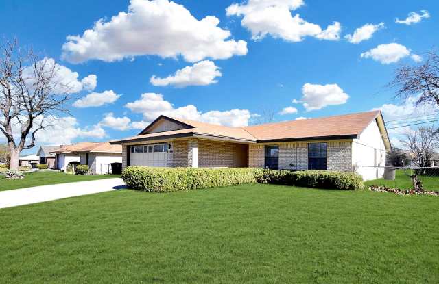 2806 Grasslands Dr Gallery 2