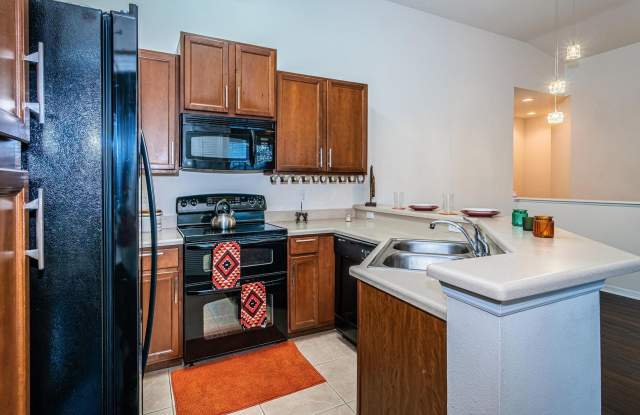 2 Bedroom and 2 bathroom 1 car Garage Gallery 4