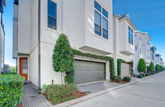 8833 Lakeshore Bend Drive Gallery 3