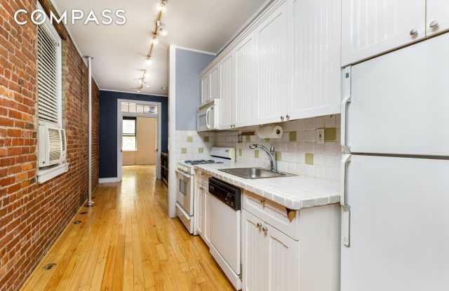 328 West 17th Street Gallery 3