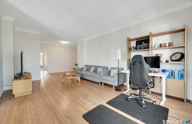 44 Strawberry Hill Avenue Gallery 3