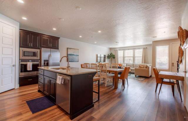 Beautiful 4 Bedroom photos photos