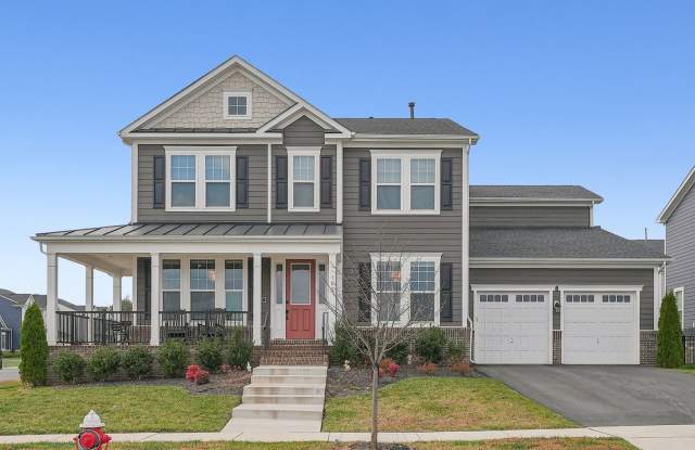 Welcome to 101 Milvian Way SE, an elegant, light-filled home in one of Leesburg’s most desirable communities. photos photos