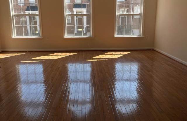 837 REVELSTORE TERRACE NE Gallery 3