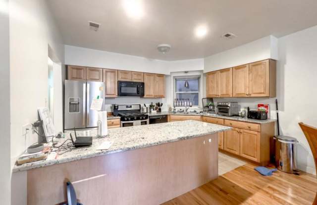 6709 Sheridan Gallery 4