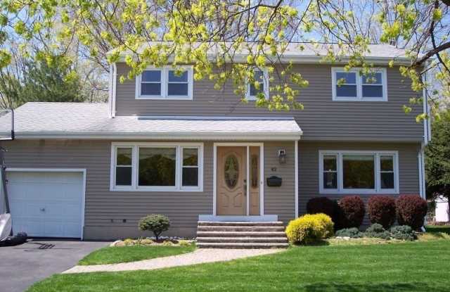 42 Willow Way - 42 Willow Way, Wanaque, NJ 07465