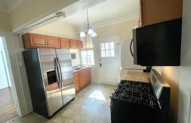 1025 Valence St photos photos