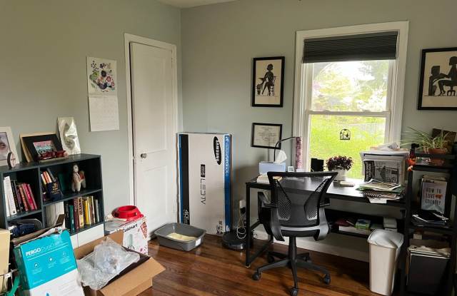 2 Bedroom 1 Bath Bungalow in Quiet Neighborhood Gallery 3