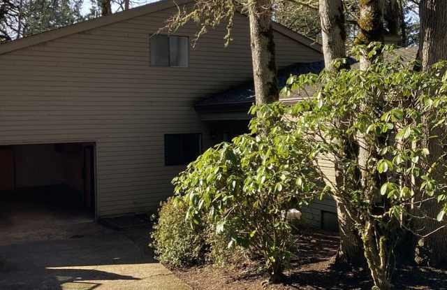 Beautiful Home on Golf Course Gallery 3