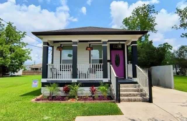 624 THAYER Street photos photos