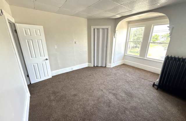 Freshly Updated 2-Bedroom Apartment Gallery 2