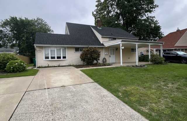 19 Noblewood Lane - 19 Noblewood Lane, Levittown, PA 19054