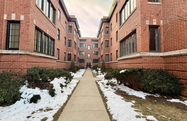 2016 1/2 Sherman Avenue unit: 1S - 2016 1/2 Sherman Avenue, Evanston, IL 60201