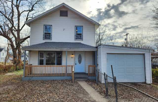 Spacious 3-Bedroom, 2-Bathroom Home AVAILABLE NOW!! - 1152 West Hovey Street, Springfield, MO 65802