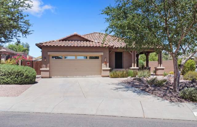 Beautifully Updated 4-Bedroom Single-Level Home with Pool in Gilbert Gallery 4