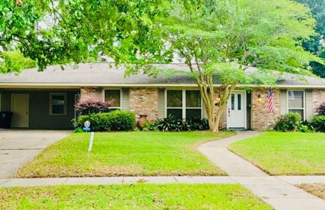 Beautiful 4-Bedroom 2-Bathroom Home - 11772 Millburn Drive, Baton Rouge, LA 70815