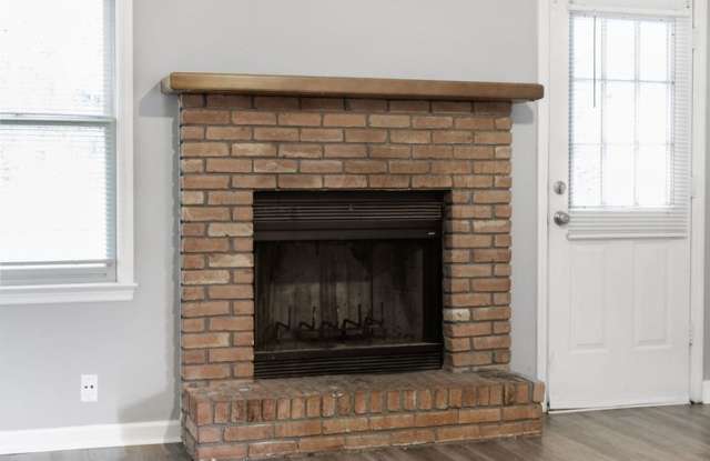 Newly Updated 3 BR 2BA Gallery 3