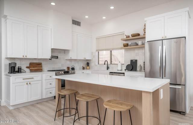 4707 E ROBIN Lane Gallery 3