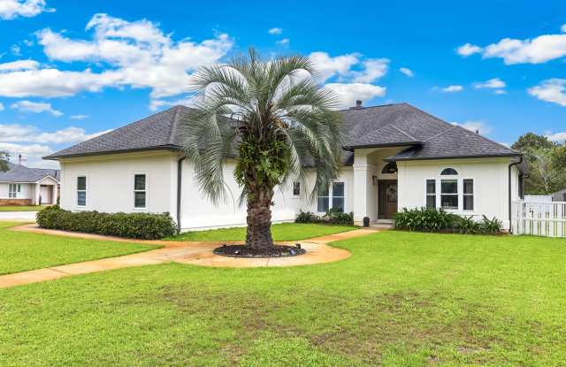 Beautiful 3+ bedroom home with screened pool enclosure and lots of parking! Gallery 3