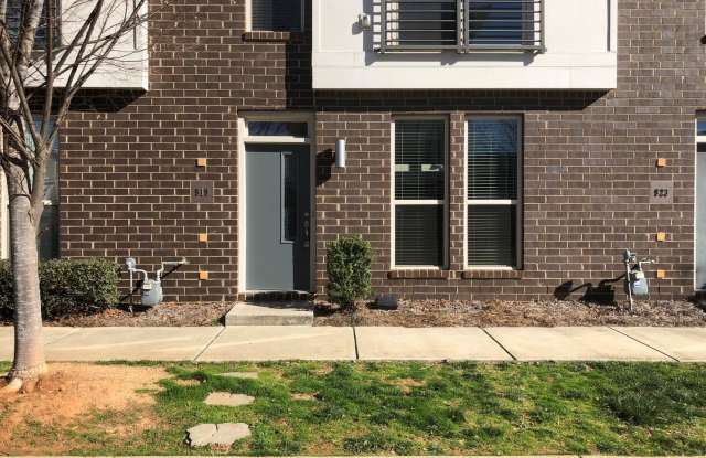 Beautiful Townhouse located in the heart of the Arts District in Charlotte - 919 Warren Burgess Lane, Charlotte, NC 28205