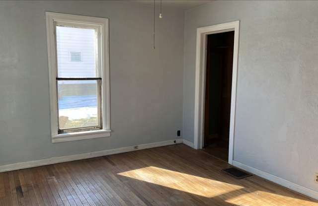 2103 South 17th Street - 2103 South 17th Street, Springfield, IL 62703 2103 South 17th Street - 2103 South 17th Street, Springfield, IL 62703