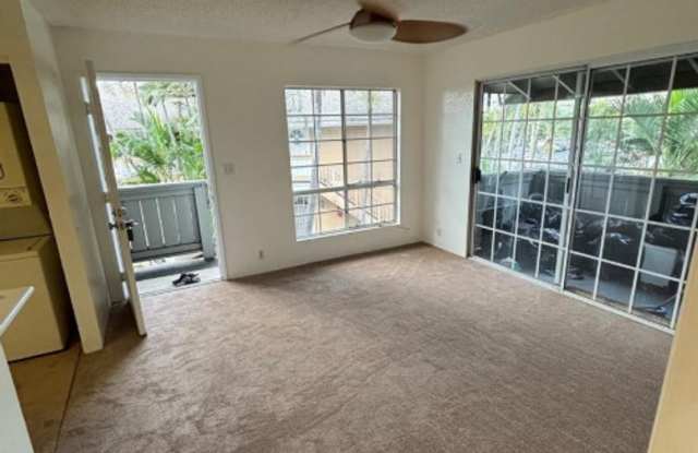 Conveniently Located 1BR Townhome in Desirable Crosspointe at Halawa Gallery 1