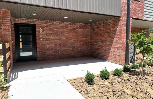 ***939 SE 10th Street*** - 939 Southeast 10th Street, Bentonville, AR 72712