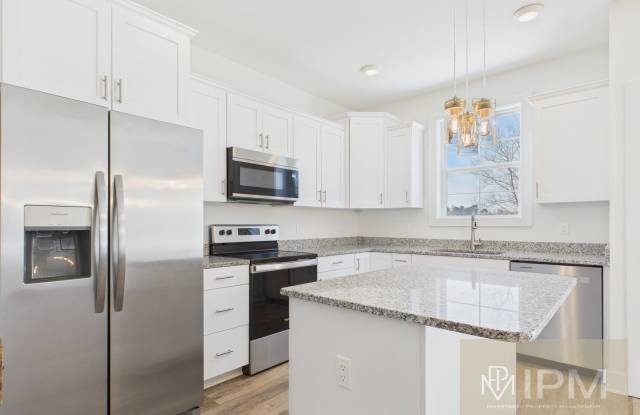 ½ OFF Your First Month’s Rent - Beautiful Townhome in Waynesboro! photos photos