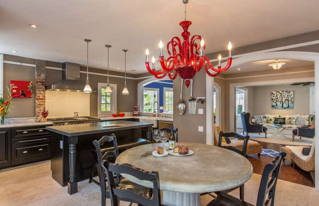 Historic Home w/ Modern Charms, Ocean Views, A/C,  Near Waikiki. Hale Mahie photos photos