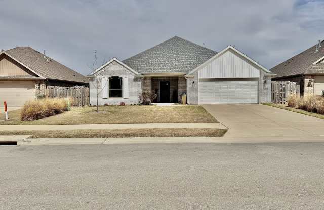 726 Diamond Ave - 726 Diamond Avenue, Lowell, AR 72758