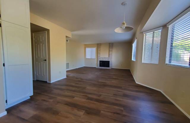 943 Alyssum Road Gallery 2