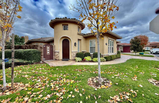 Executive Home available NOW - 8702 Pasatiempo Circle, Placer County, CA 95747