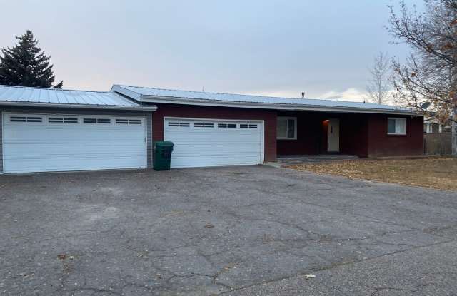 Gorgeous Fully Remodeled 3 Bed 1.5 baths and room for horses! photos photos