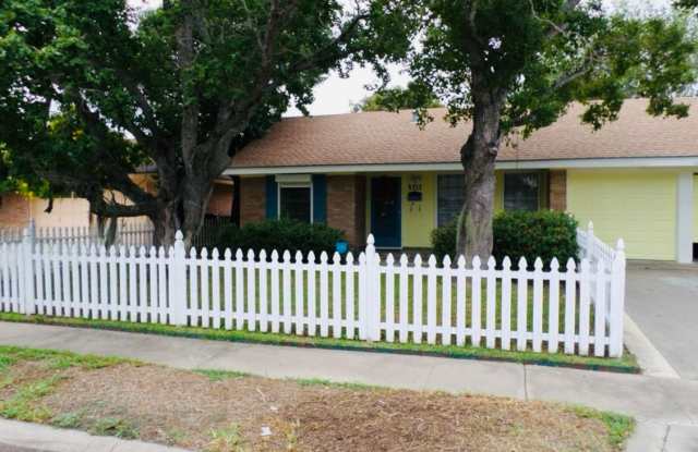 3 Bedroom 2 Bath House in Corpus Christi! Showings Not Available until after August 1st! photos photos