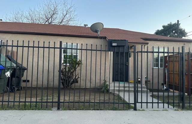 PRICE REDUCTION!! Cozy 2 Bedroom, 1 Bathroom Unit Available Now!! photos photos