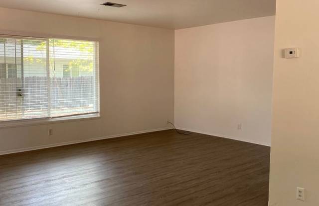 2174 Paris Avenue Gallery 2