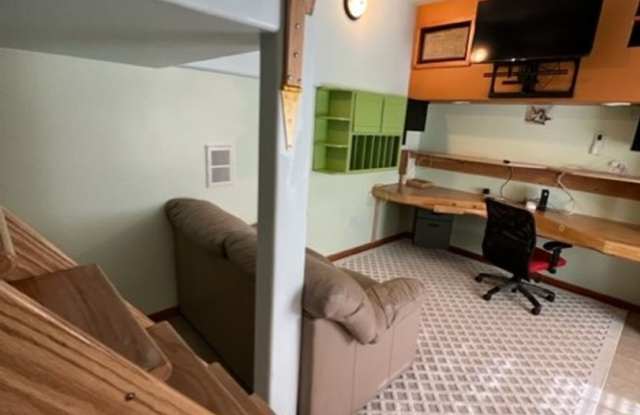 Furnished Efficency with Utilities Ready Now Gallery 3