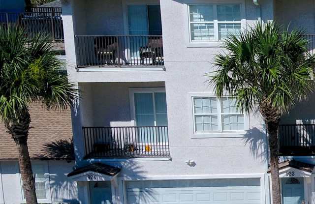 924 2ND ST S - 924 2nd St N, Jacksonville Beach, FL 32250