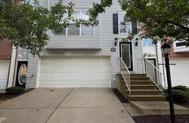 Newly Renovated 3 Bed 2.5 Bath Townhouse Available Now in Wexford! photos photos