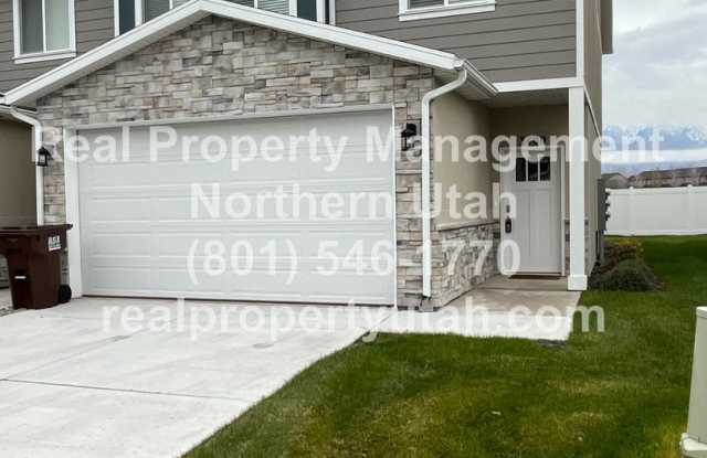 3 Bedroom 2.5 Baths End Unit Townhome Available End Of July! photos photos